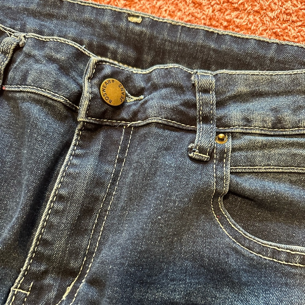 Distressed Blue Jeans - Picture 4 of 10